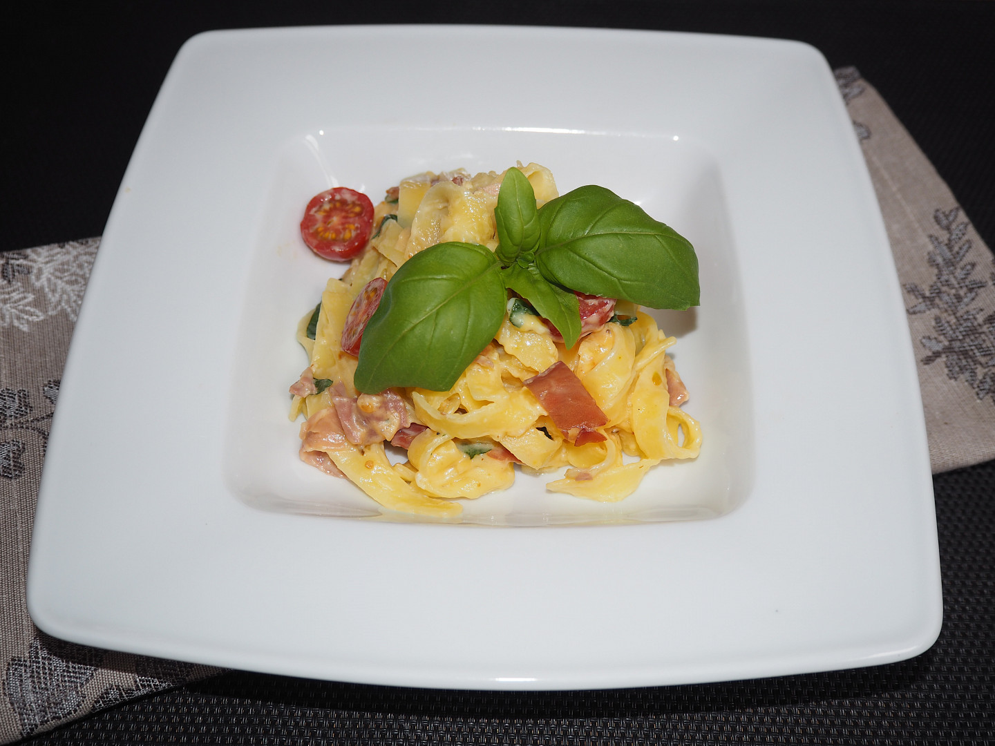 Nudle s pancettou a parmezánem_5ff66fdec46cd.jpeg