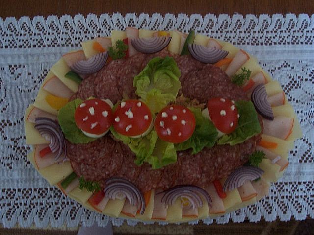 Obložené mísy k volbám_5ffb8d3896d50.jpeg