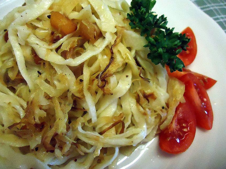 Obyčejné nudle se smaženým zelím