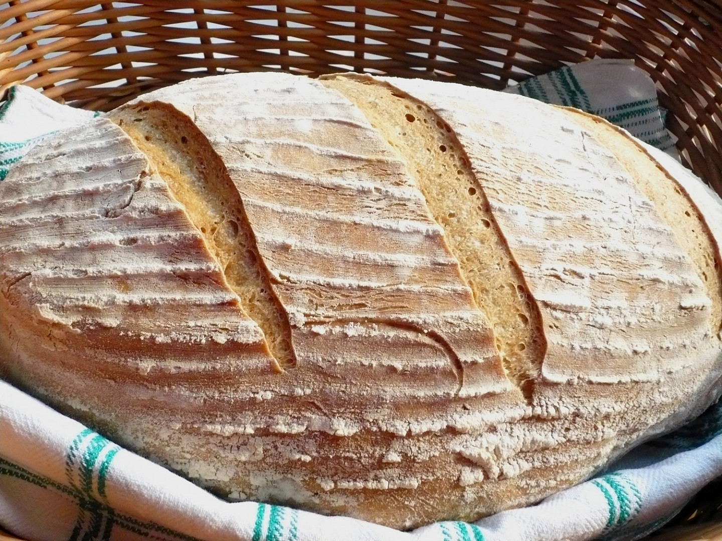 Obyčejný pšenično-žitný chléb s kynutím v chladničce