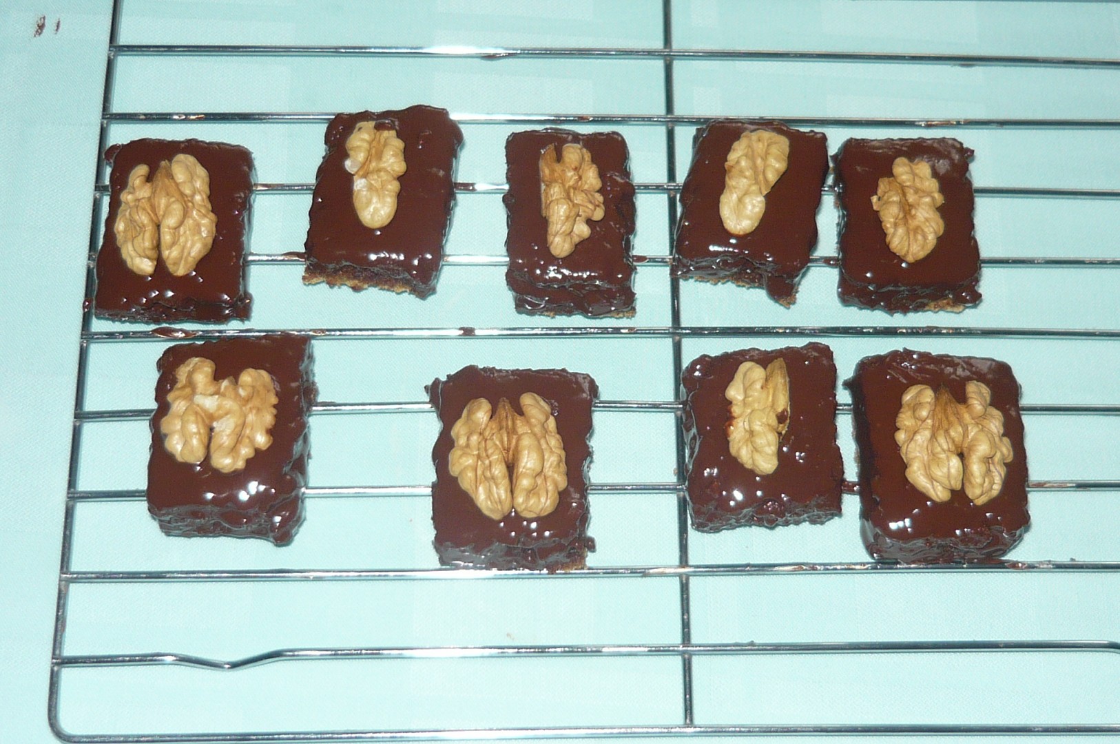 Ořechové kostky piškotové_5ffa541414c14.jpeg