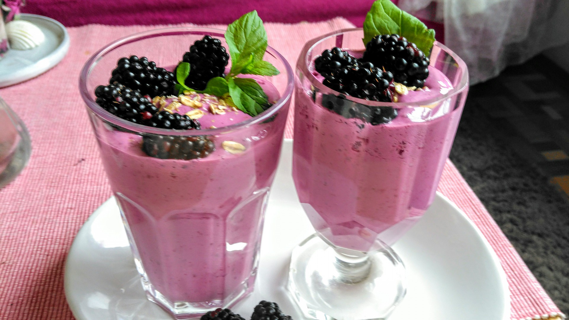 Ostružinové smoothie s vločkami a tvarohem_5ff73e196c478.jpeg