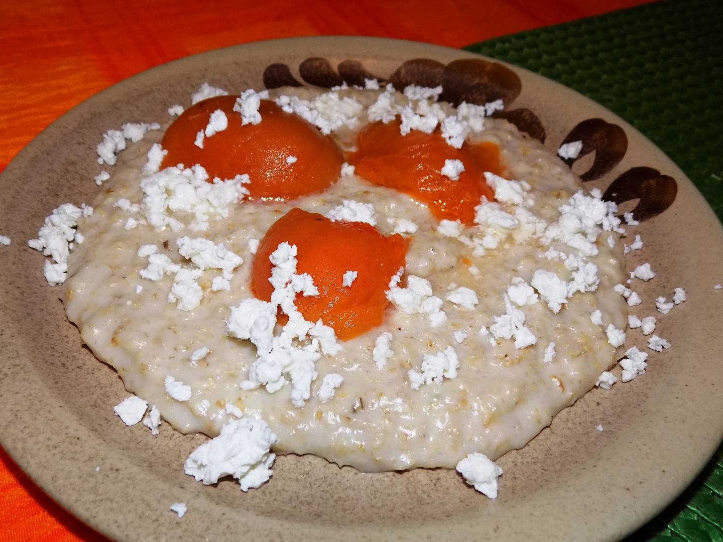 Ovesná kaše s meruňkami a tvarohem_5ff7c56496ddd.jpeg