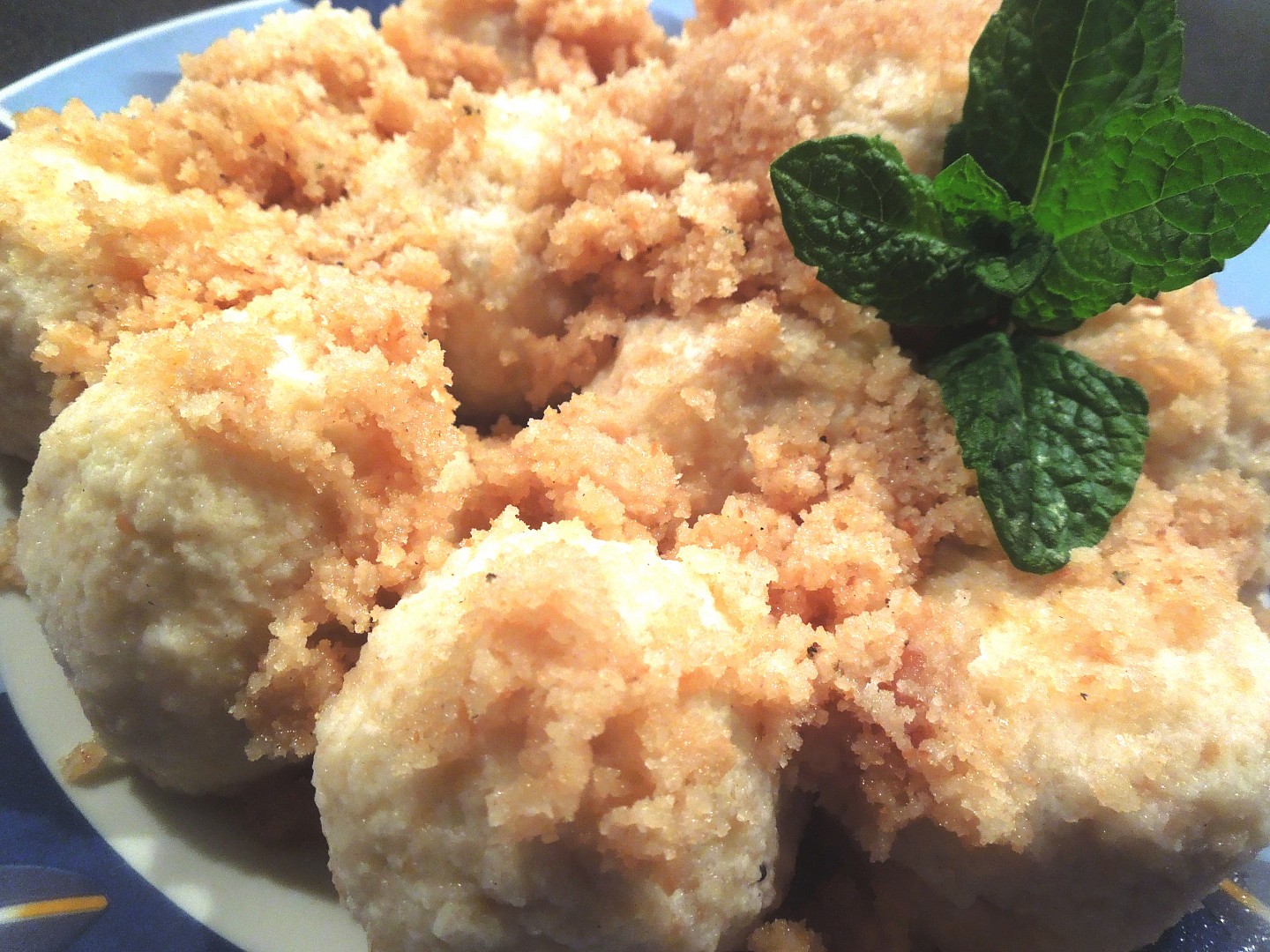 Ovocné kuličky z tvarohového těsta s rohlíky_5ff81591f3e4d.jpeg