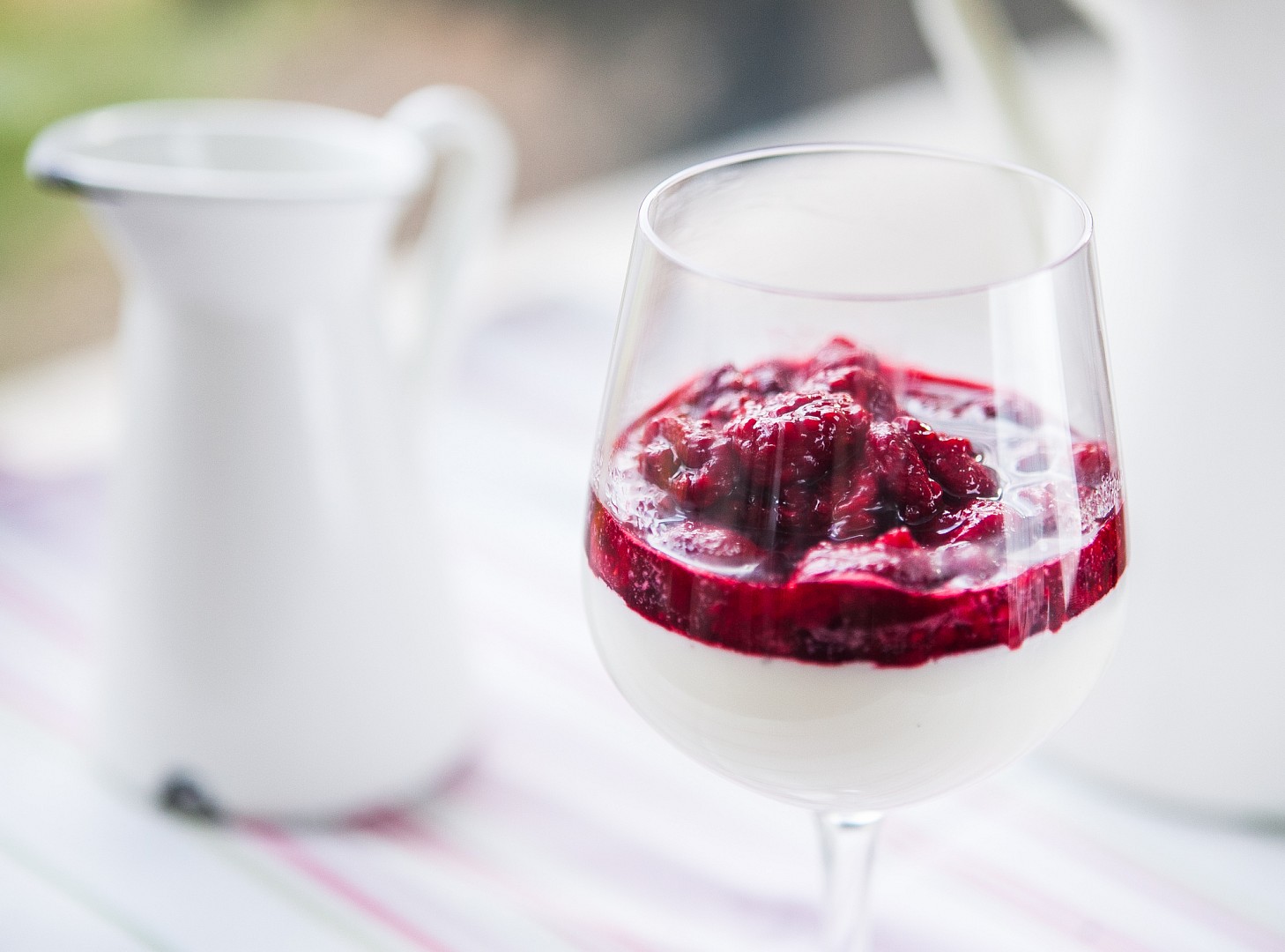 Panna cotta s malinovou omáčkou