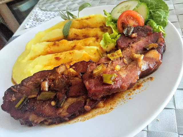 Pečená uzená krkovička s ostřější Passata di Cipolla_5ff6ae4019ea8.jpeg