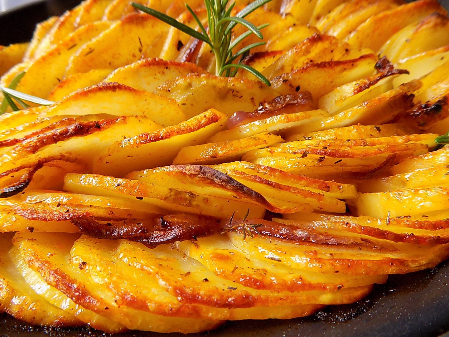 Pečené cibulové brambory