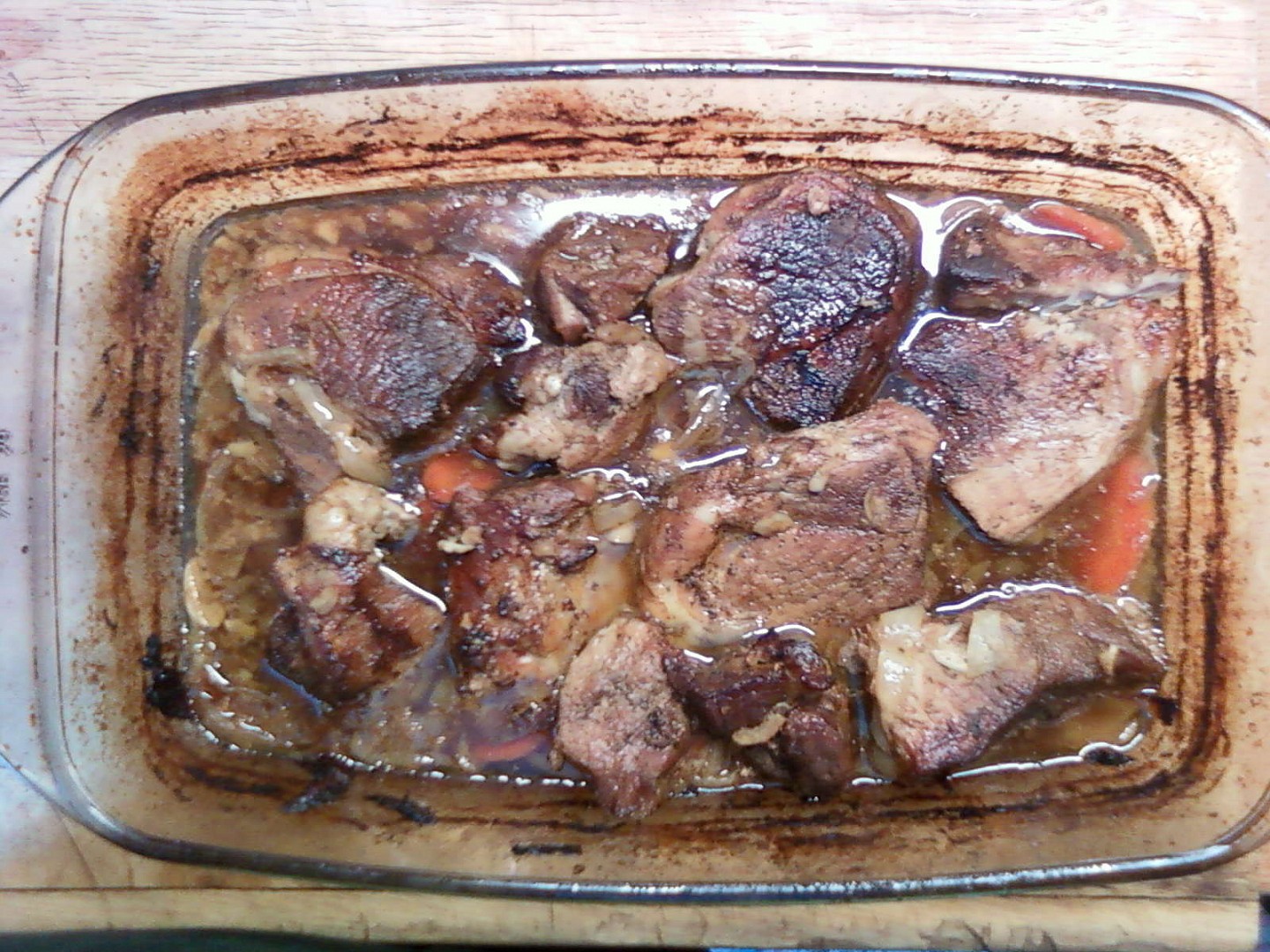 Pečené maso na černém pivu a zelenině_5ffc77c819f40.jpeg