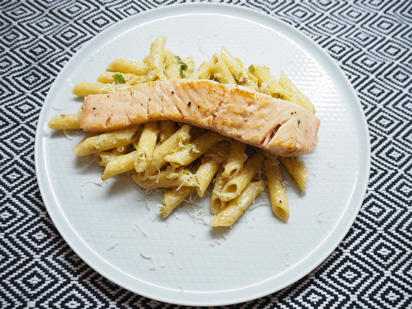 Penne s pórkem a lososem