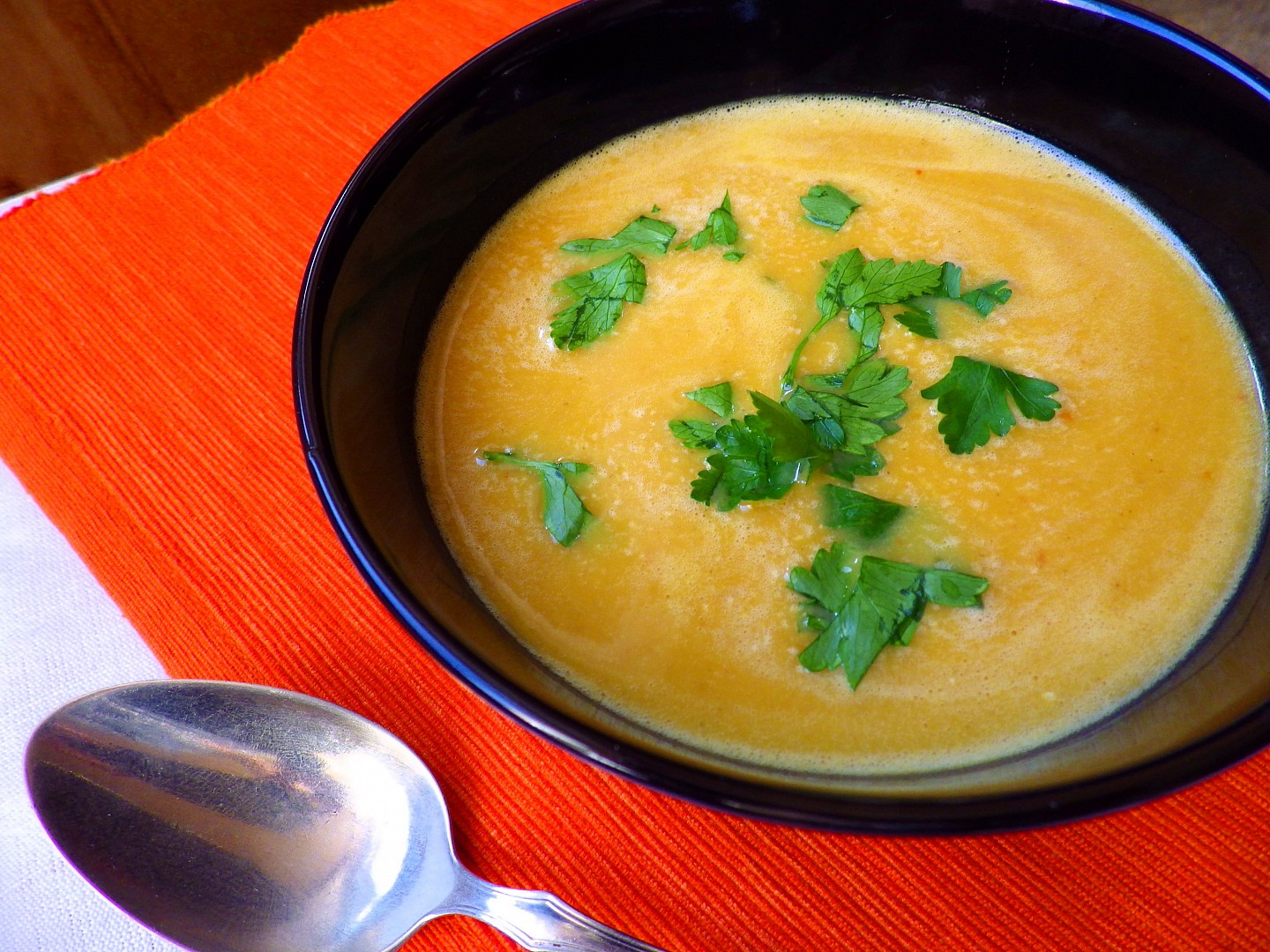 Pikantní polévka z máslové dýně s curry pastou_5ff832e86aafa.jpeg