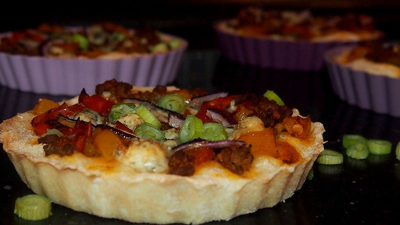 Pizza koláček s masovou směsí