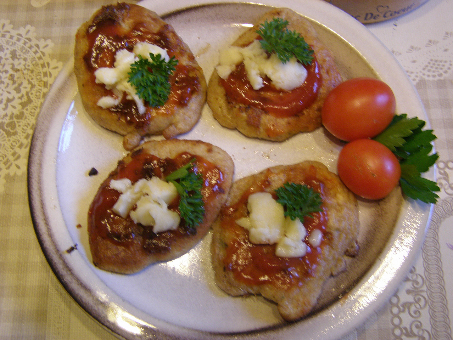 Placičky z vařených brambor se salsou a sýrem_5ff6a86613dc3.jpeg