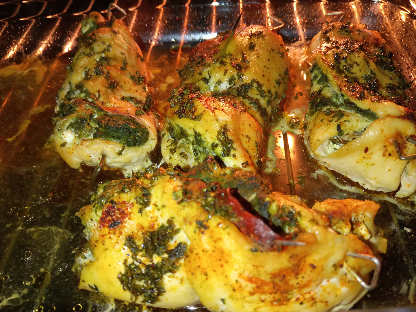 Plněná kuřecí prsa špenátem, šunkou a cottagem_5ff6c3b8bf28f.jpeg