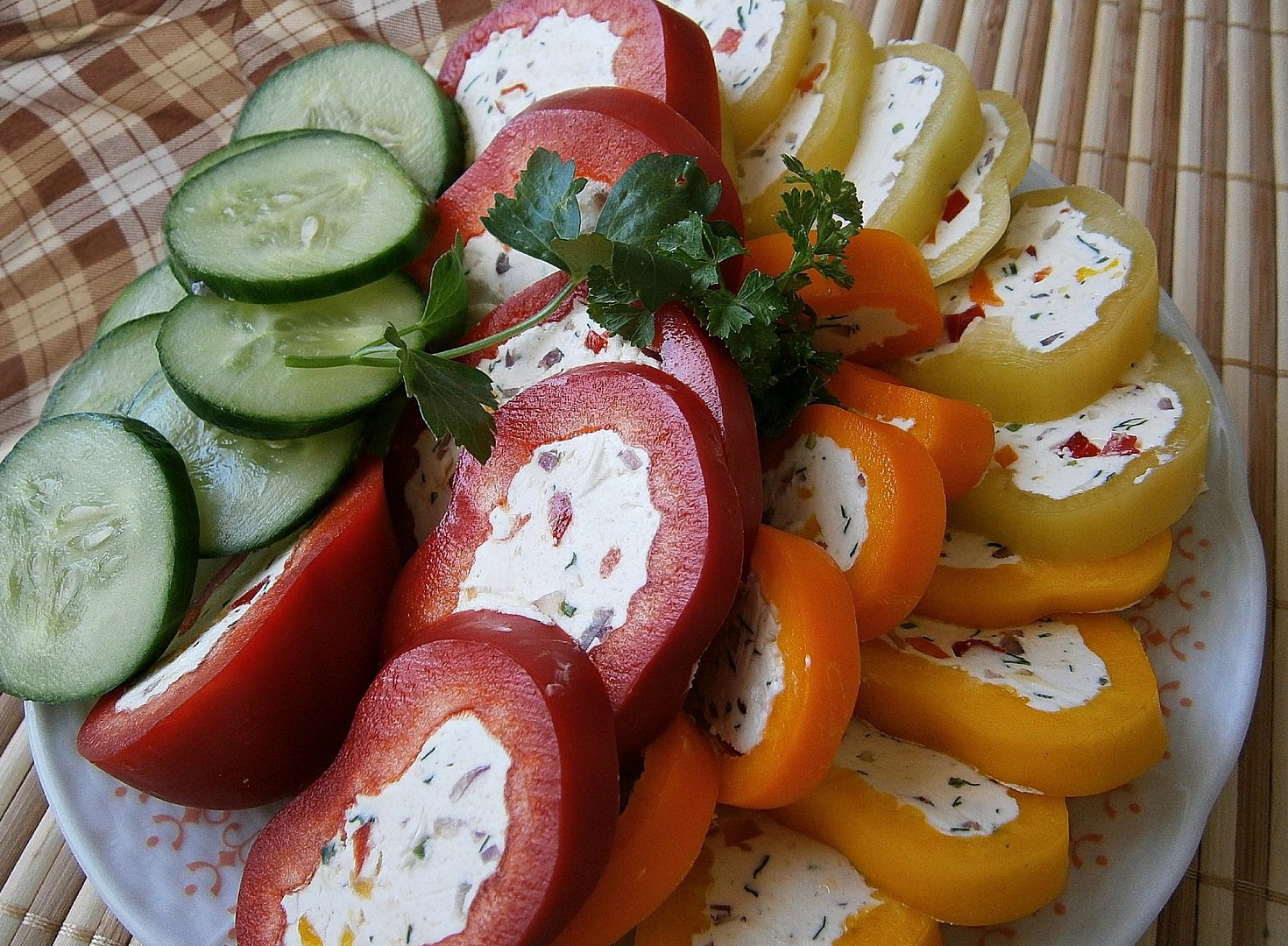 Plněná paprika na studené pohoštění