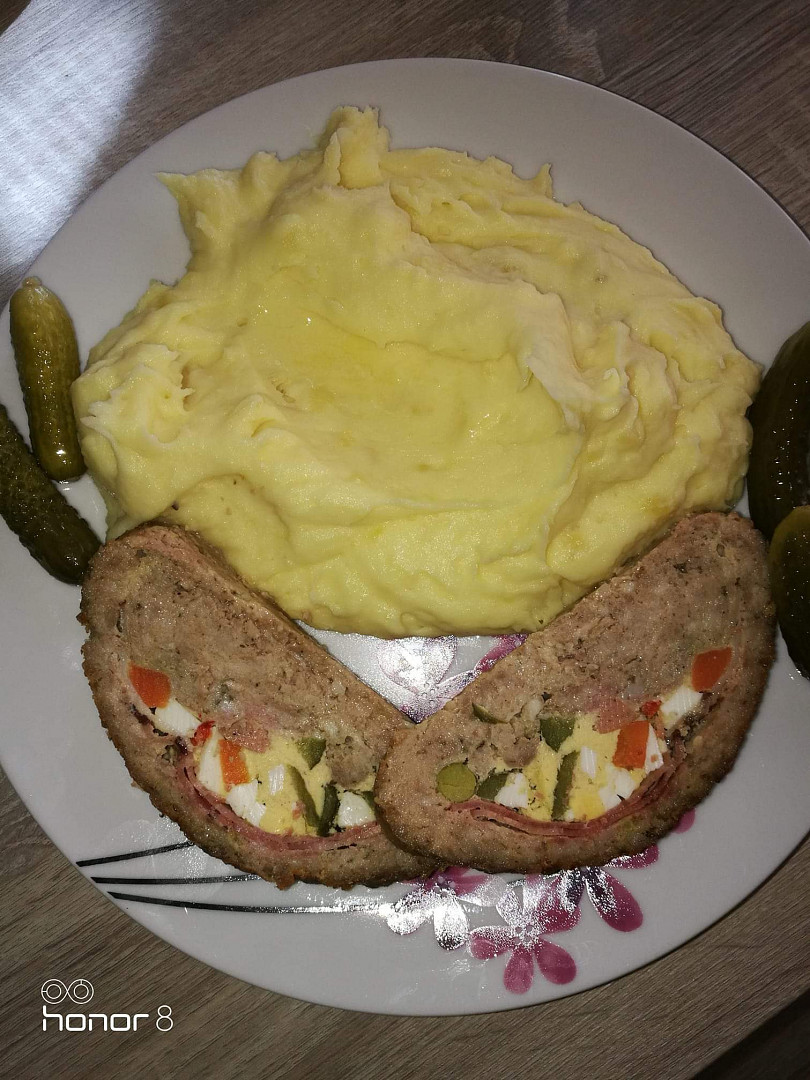Plněná roláda z mletého masa 1_5ff6bd9014591.jpeg