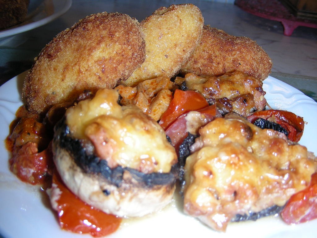 Plněné žampiony s parmezánovými kroketami a houbovým paprikášem_5ffa4882d70b2.jpeg