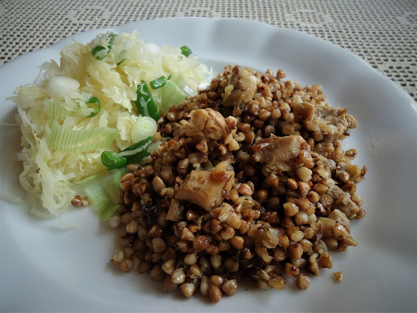 Pohanka s májovkami