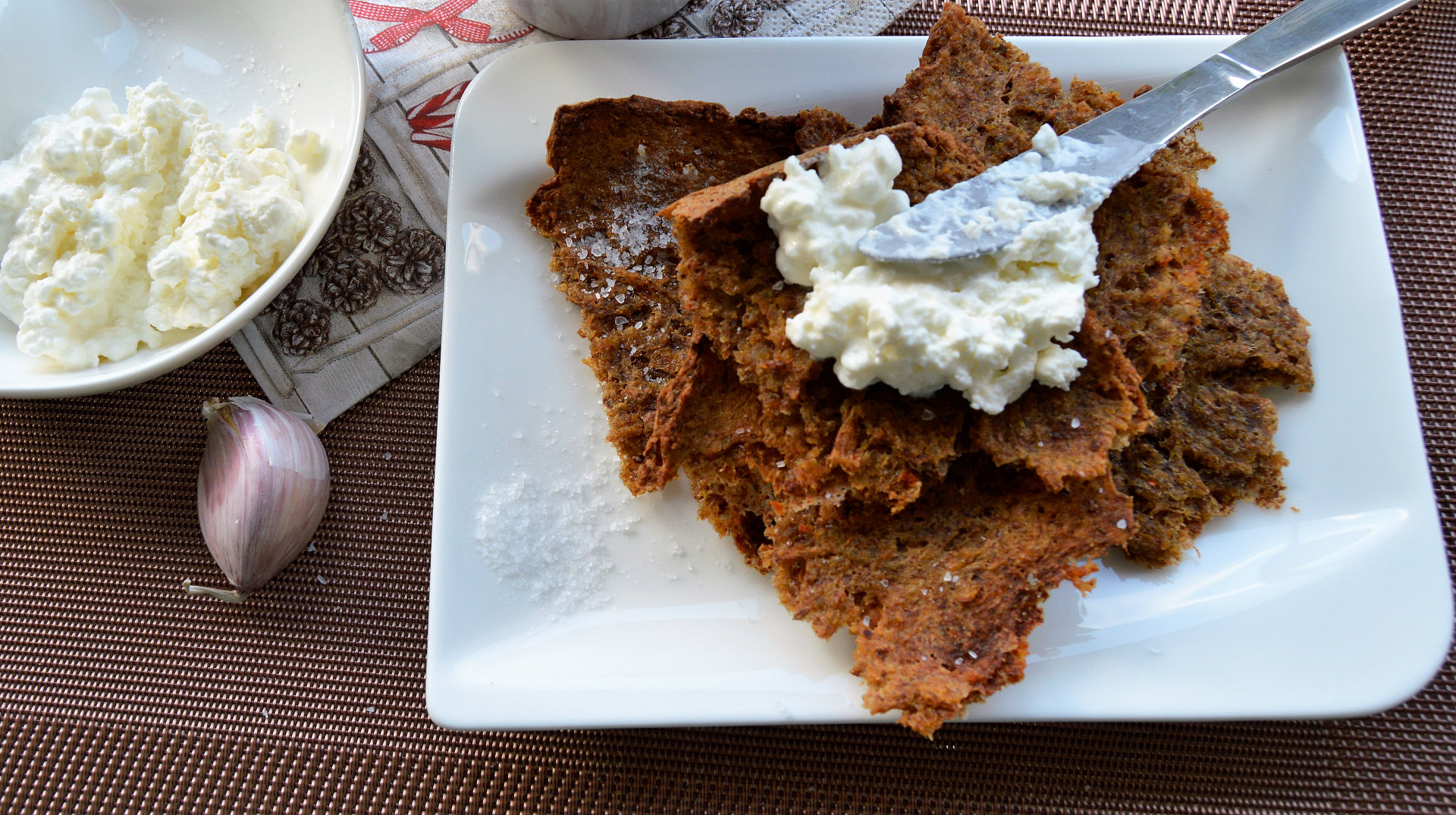 Pohankové krekry s čirokovou moukou_5ff699e067b3a.jpeg