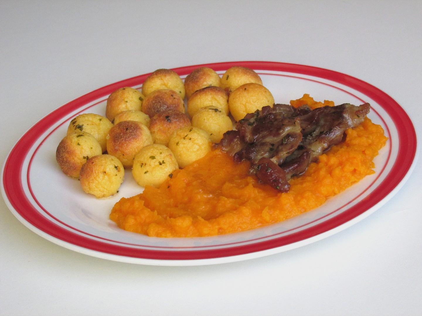 Polentové krokety s krkovicí a dýňovo-mrkvovým pyré_5ff7ab930299e.jpeg