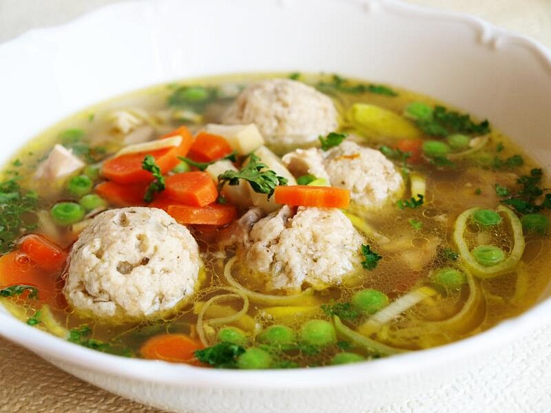 Polévka s drožďovými knedlíčky