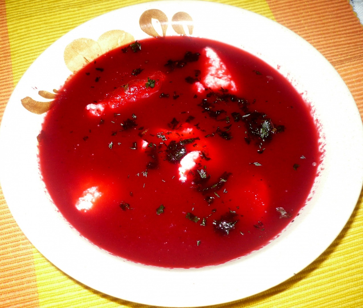 Polévka z červené řepy s tvarohovými noky_5ffc5b9127a31.jpeg