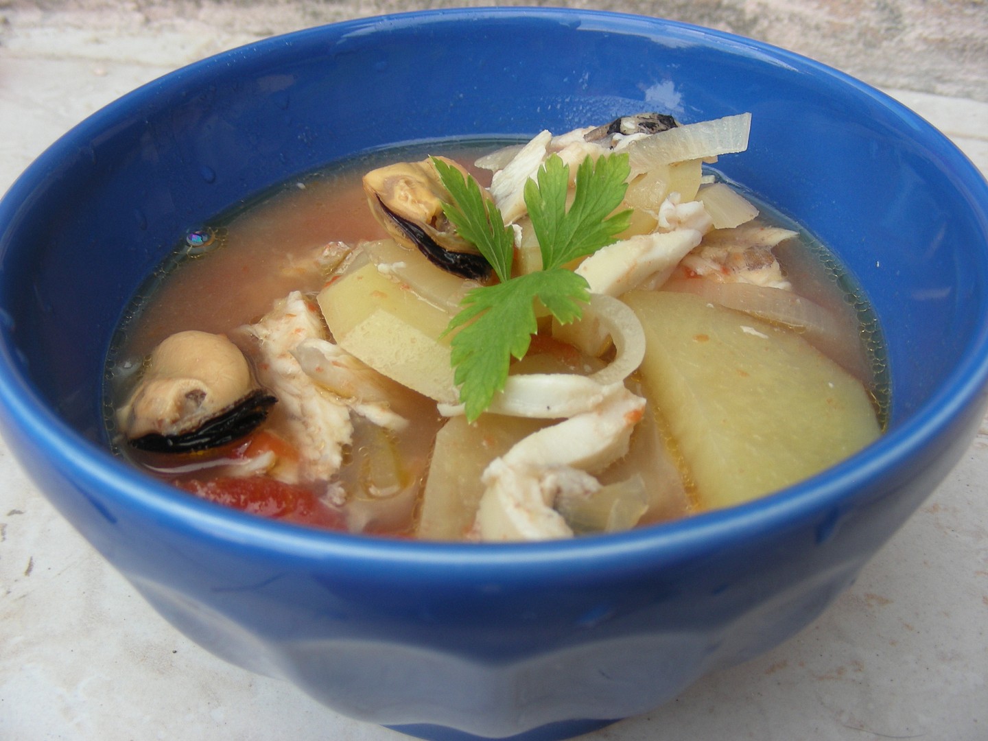 Polievka z morských rýb a plodov mora