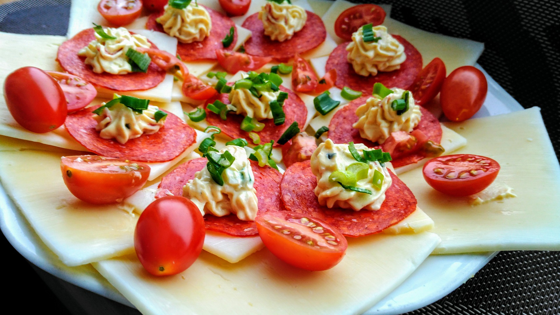 Pomazánka s lučinou, vejci a uzeninou