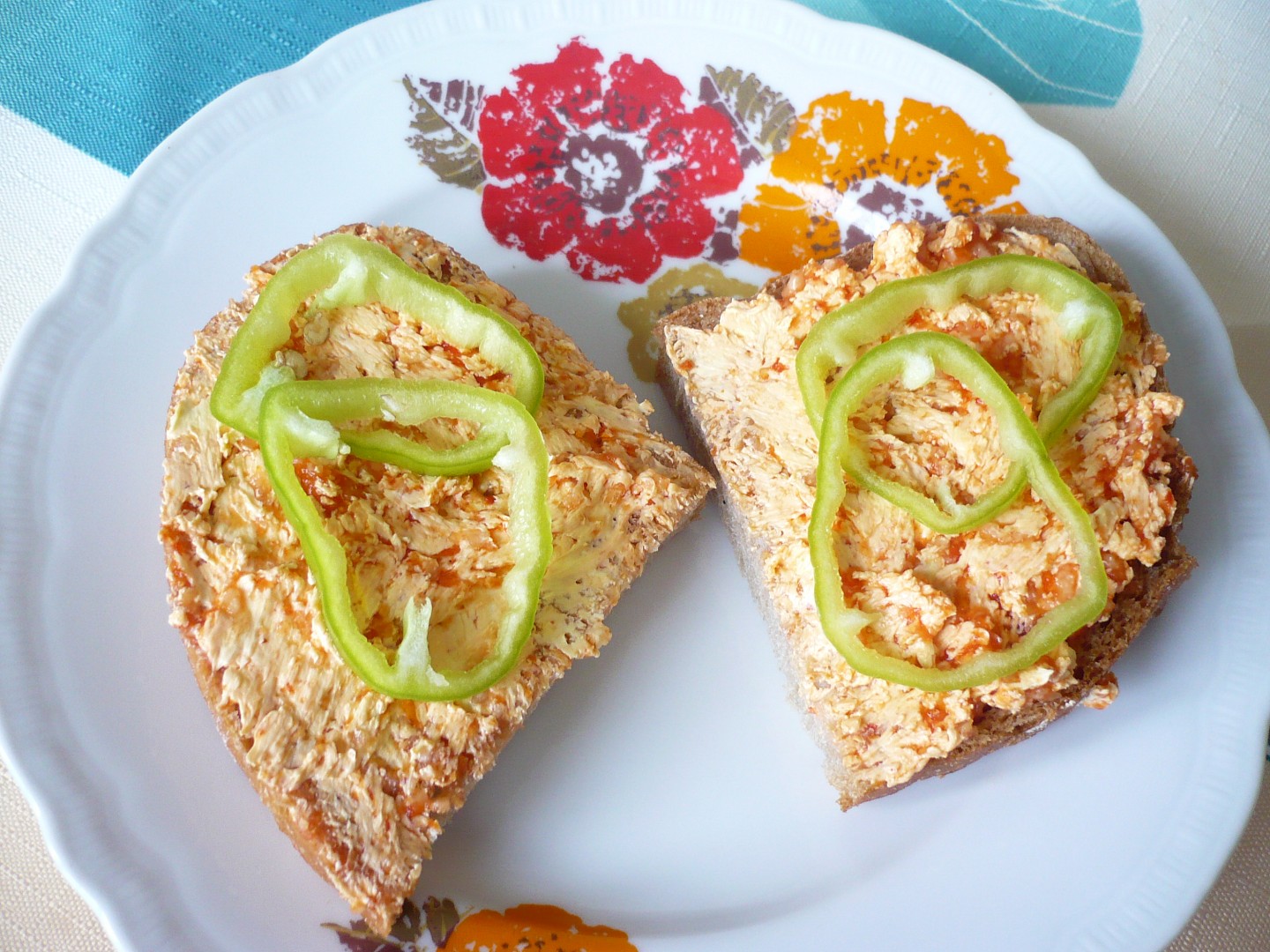 Pomazánka s rajčatovým protlakem_5ffcf306e6c0a.jpeg