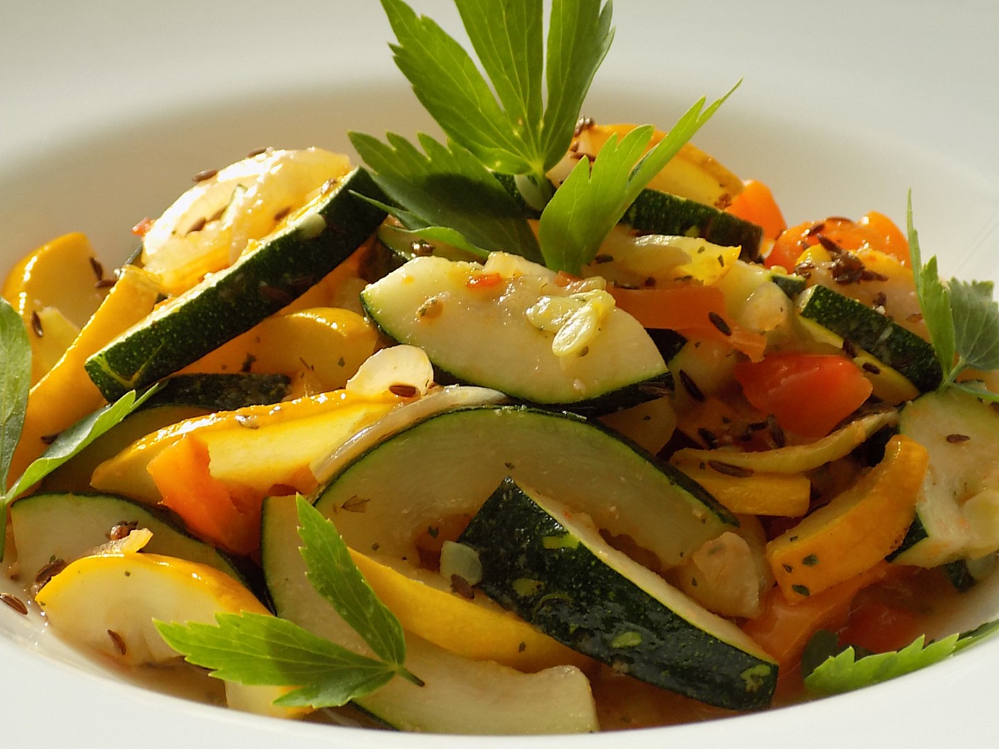 Přílohová cuketa na česneku a kmínu