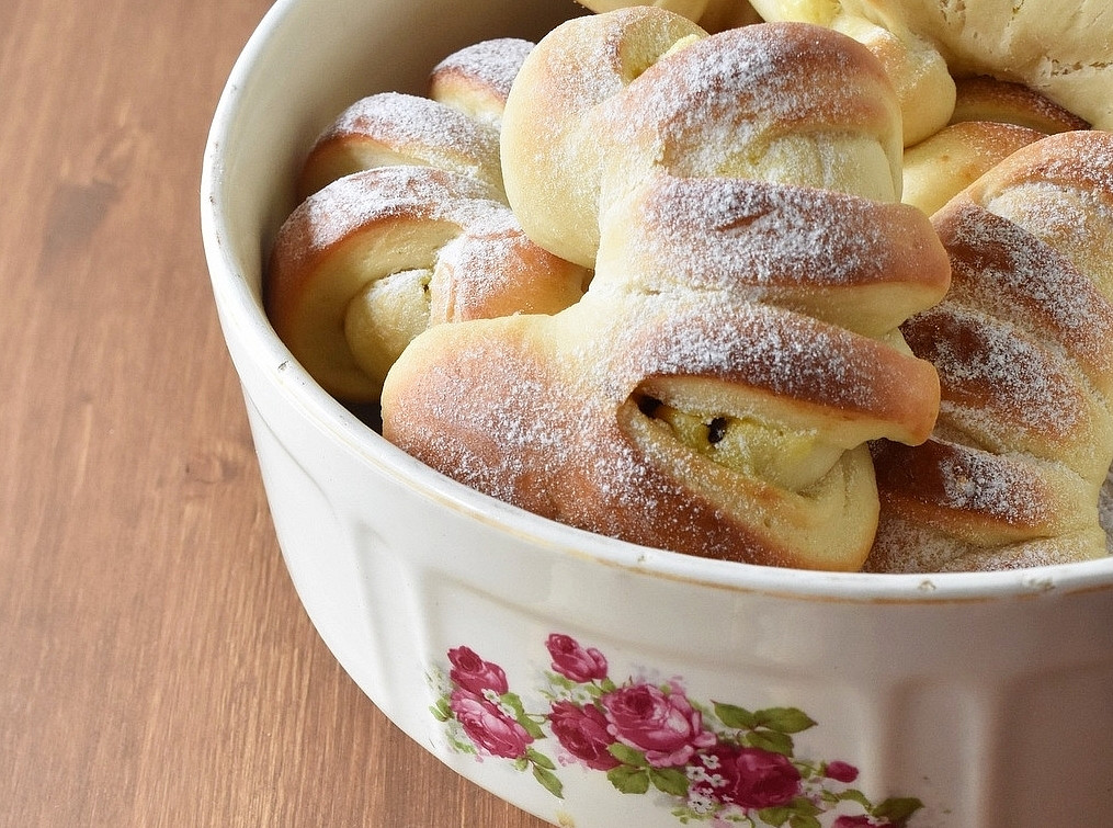 Pruhované rohlíčky s tvarohem_5ff679ed89671.jpeg