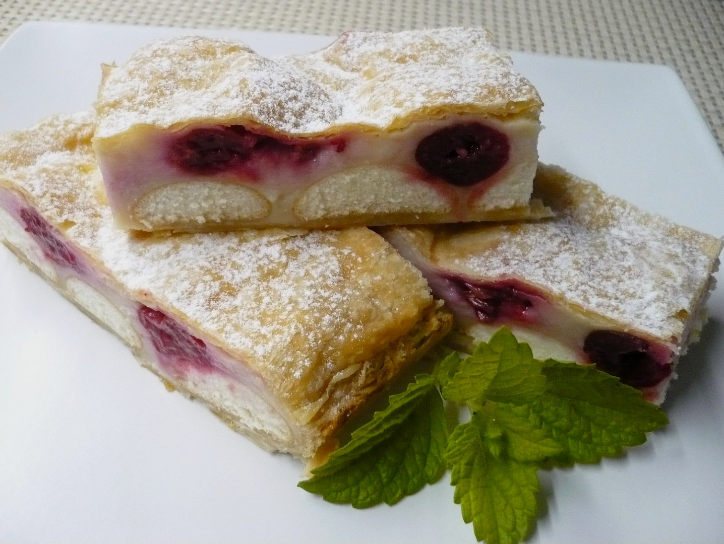 Pudinkové řezy s ovocem_5ffae194cddd5.jpeg