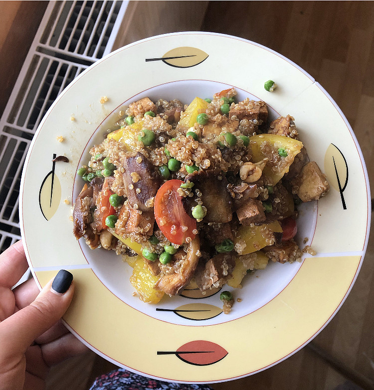 Quinoa s uzeným tofu a hlívou_5ff6bbce059ce.jpeg