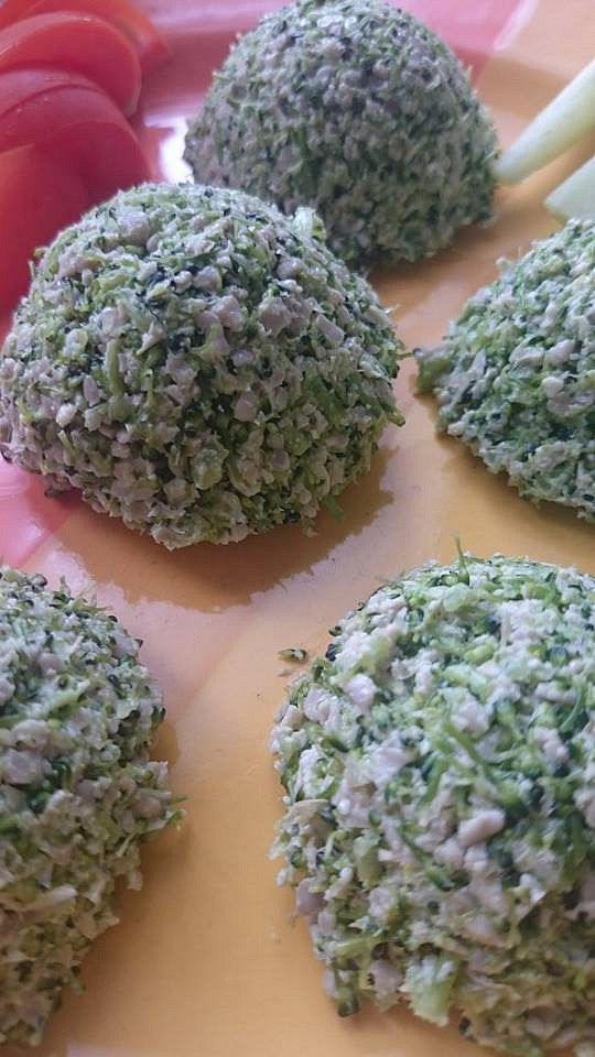 Raw brokolicové karbanátky