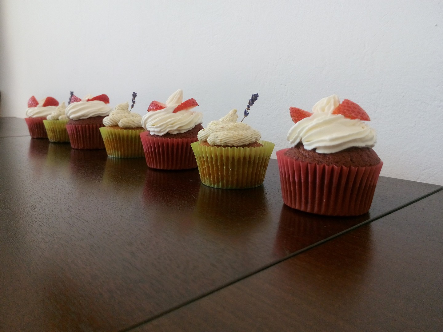 Red velvet cupcakes_5ff7d78d03305.jpeg