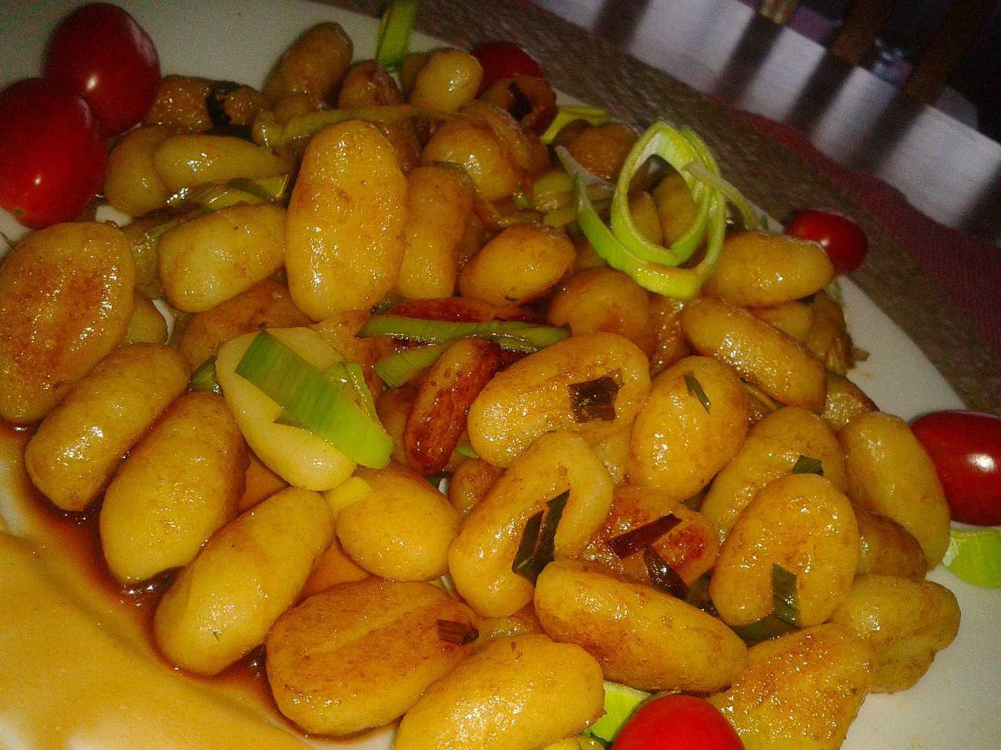 Restované gnocchi s pórkem a pikantní omáčkou_5ffa3866b83c8.jpeg