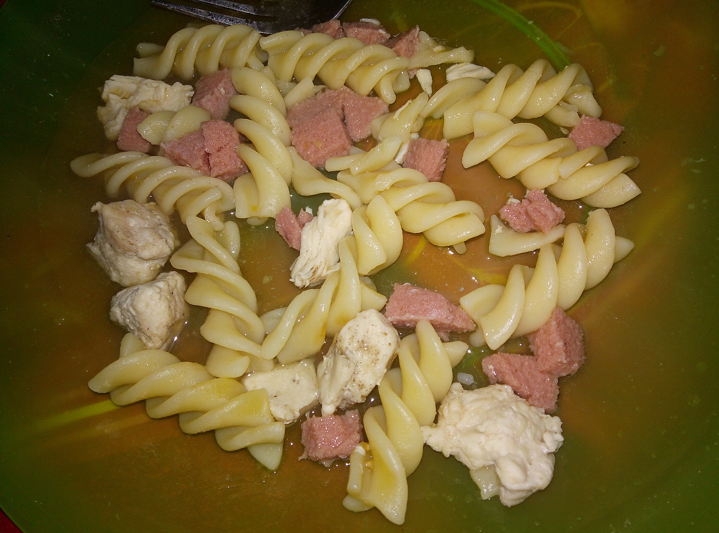 Rychlé, levné, dietní kuřecí s těstovinou a salámem_5ff6d35c754e3.jpeg