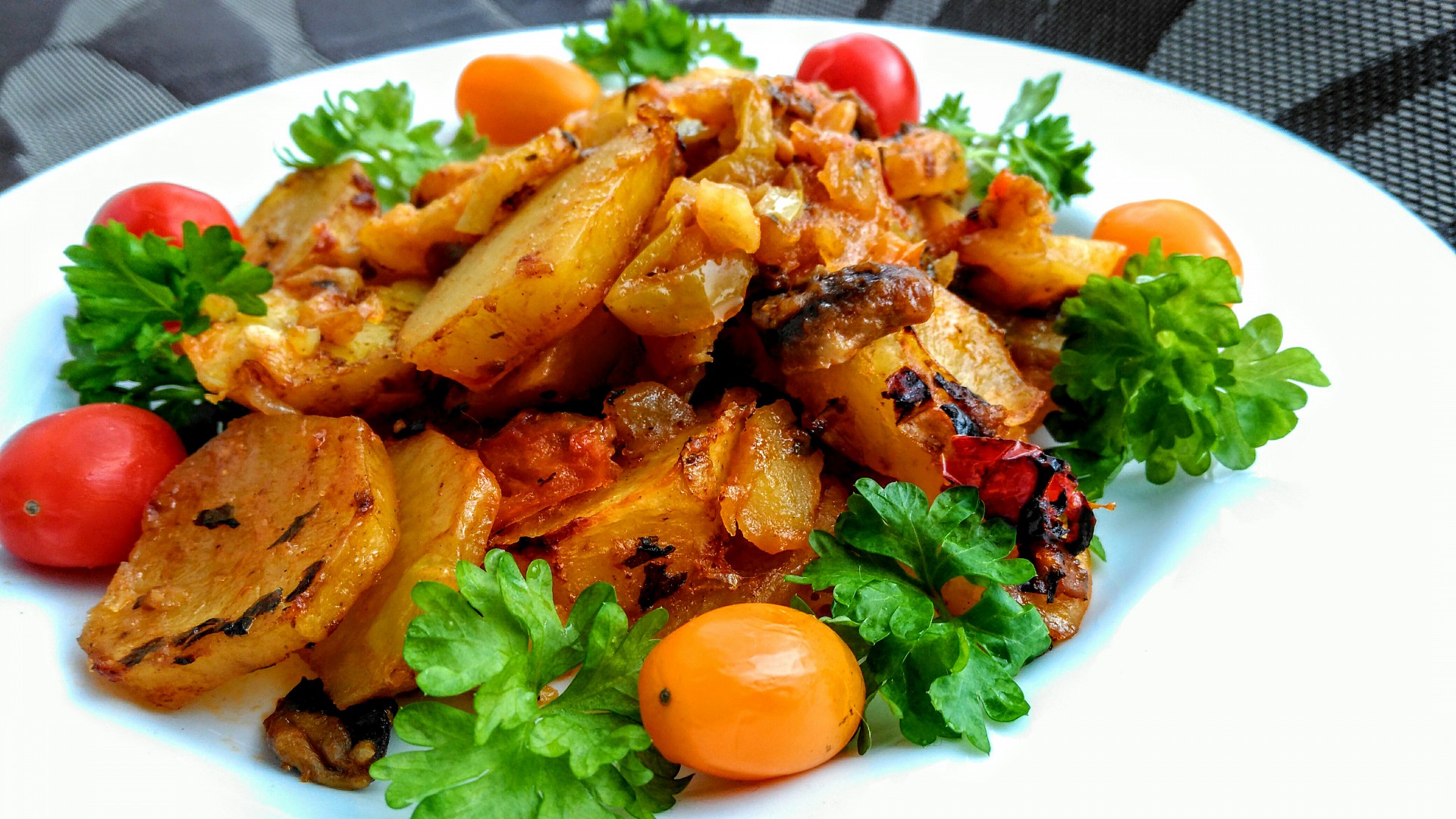 Rychlé, zapečené brambory se žampiony a lečem_5ff777d7d2926.jpeg