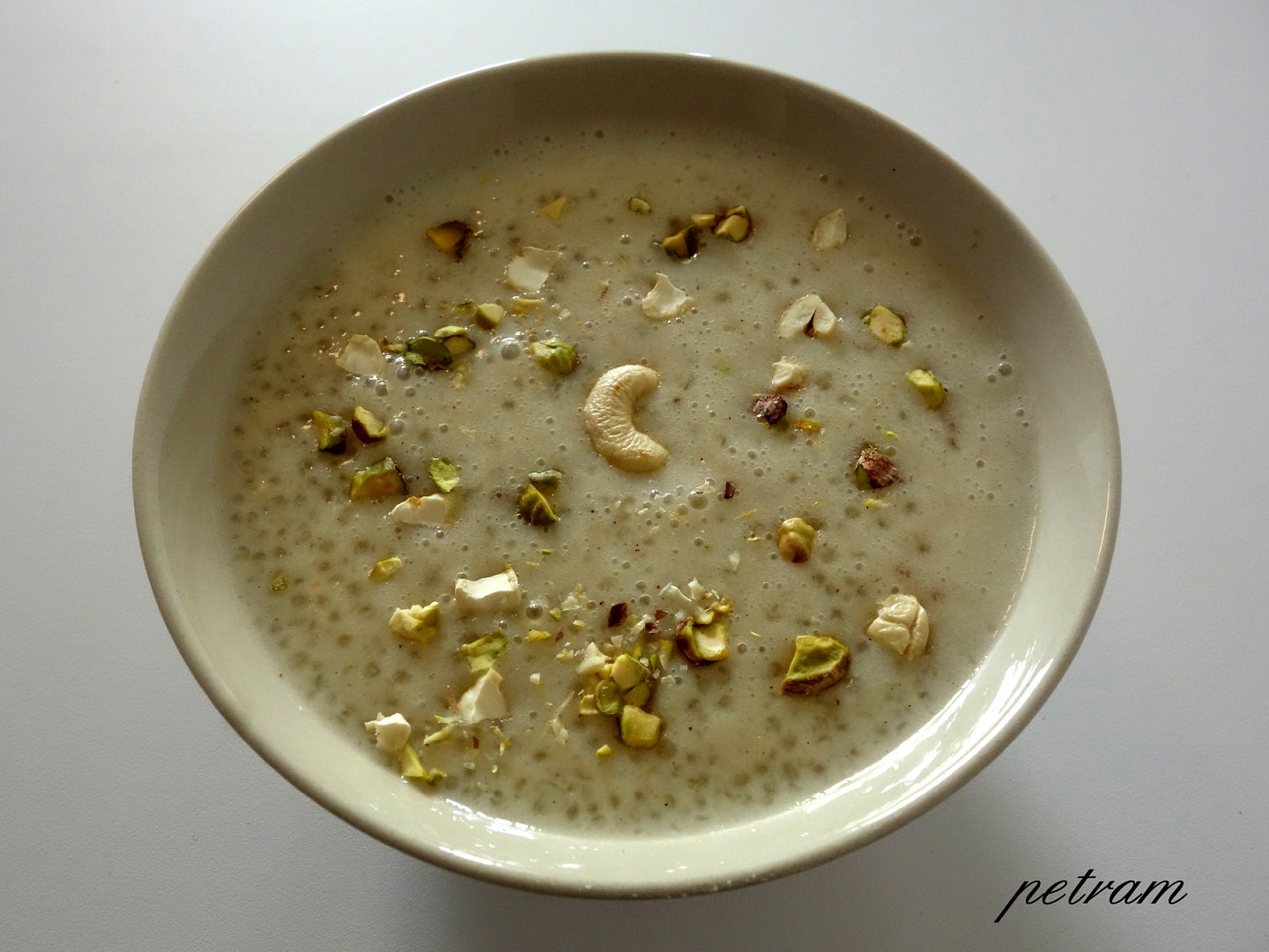 Sabudana kheer (indický dezert z tapiokových perliček)_5ff803aa25699.jpeg