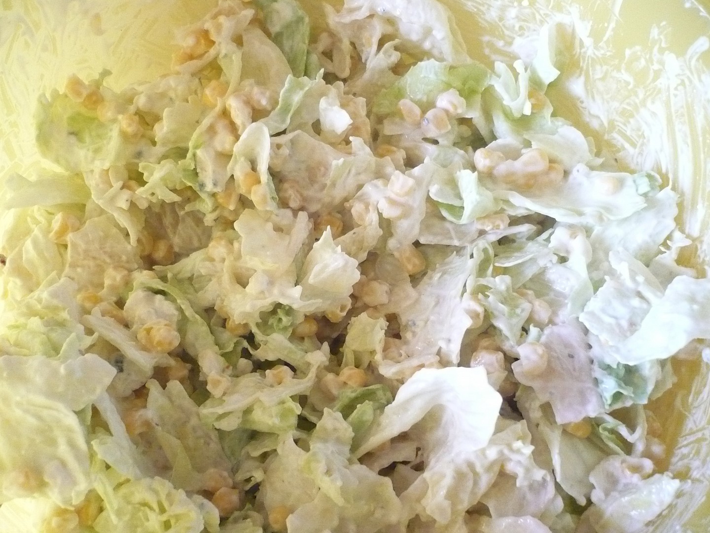 Salát s nivou a kukuřicí