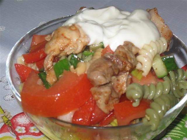 Salát s těstovinou, kuř. masem a yofresh_5ffc5f6e09ce5.jpeg