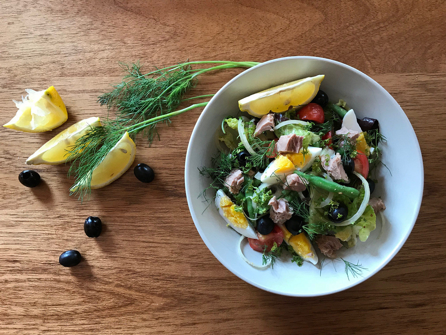 Salát s tuňákem, zelenými fazolkami a vejcem_5ff6f07e5be04.jpeg