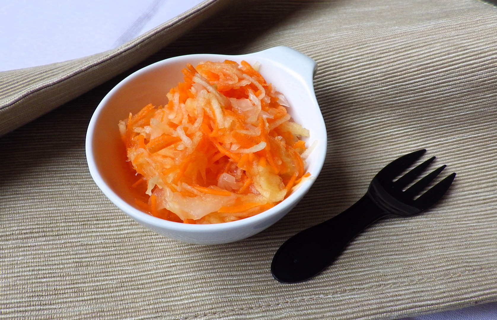 Salát z kysaného zelí, plný vitamínů_5ff66ee2a71ba.jpeg