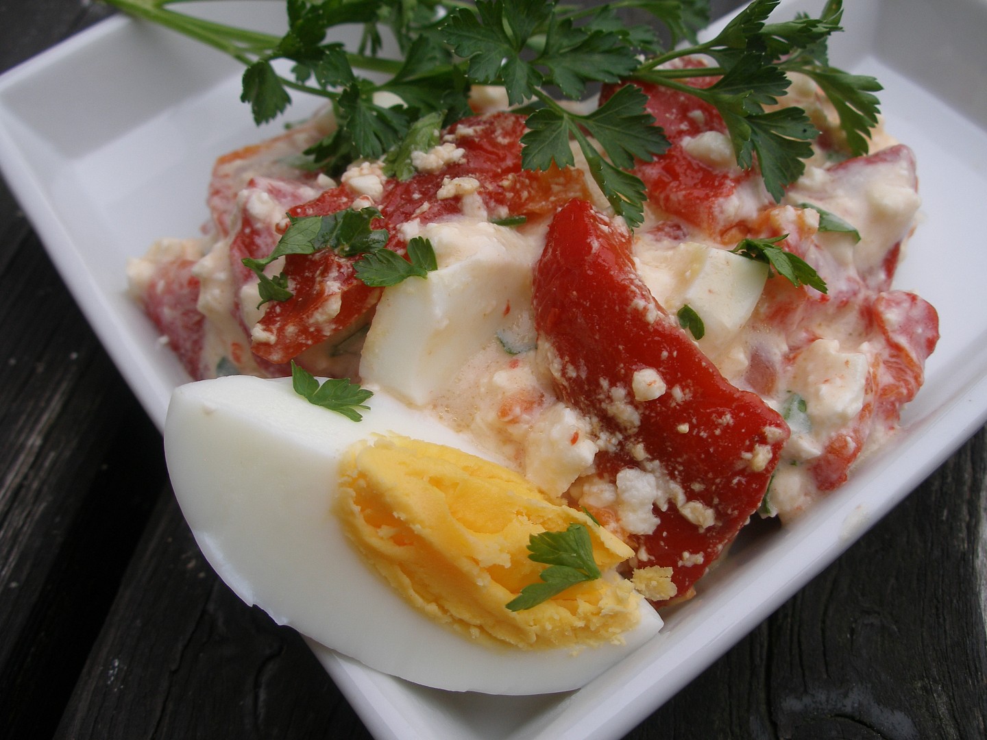 Salát z pečených paprik s jogurtem_5ffc31490b8a3.jpeg