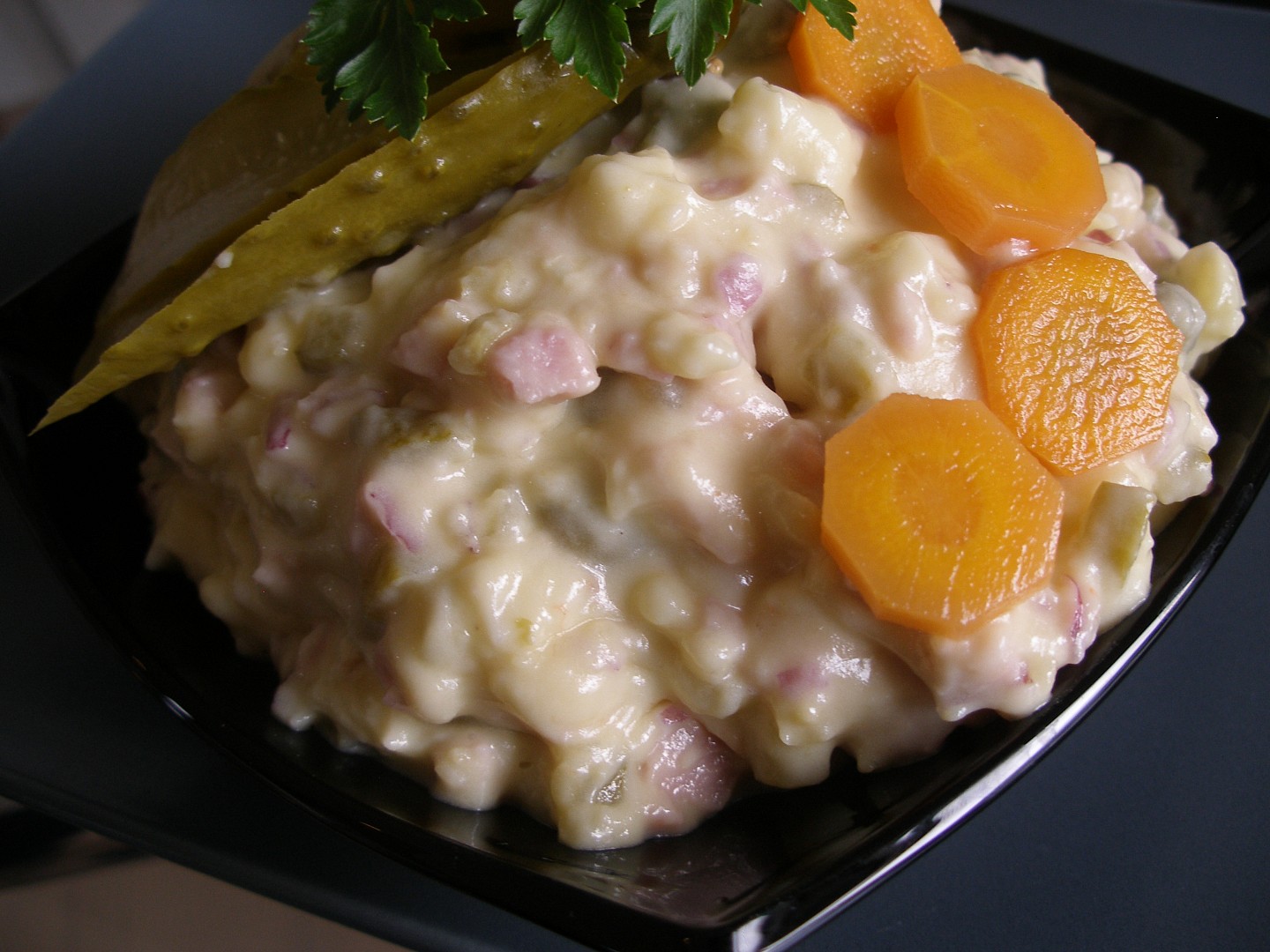 Salát ze zbylé bramborové kaše