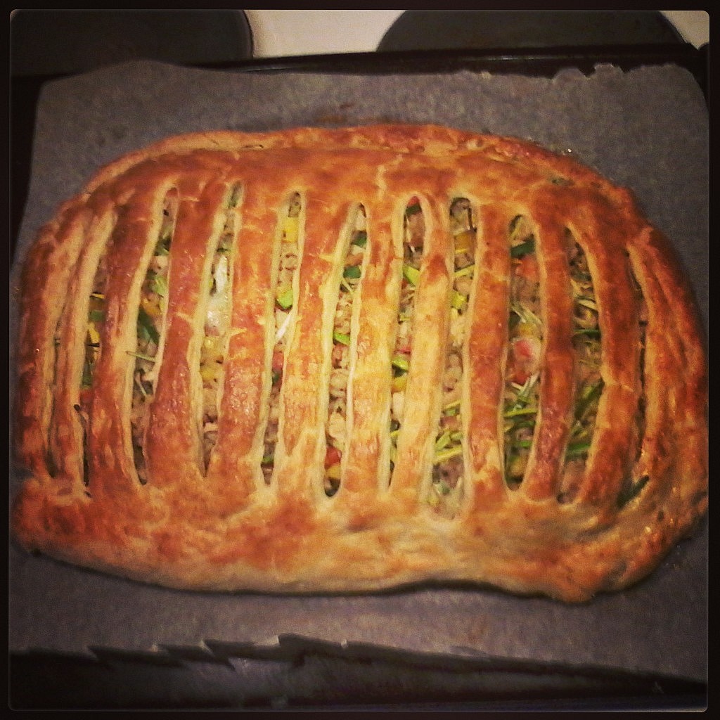 Slaný koláč se šunkou, rýží a zeleninou