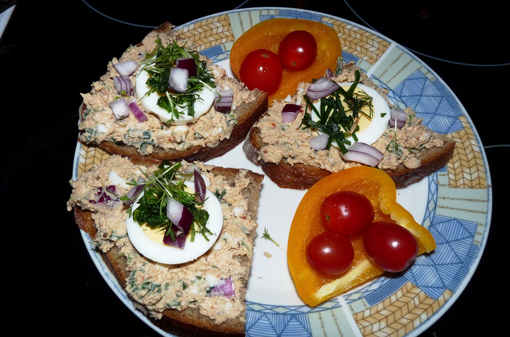 Šmakounova pomazánka s bylinkami a sardinkami_5ff82d7b4cfaa.jpeg