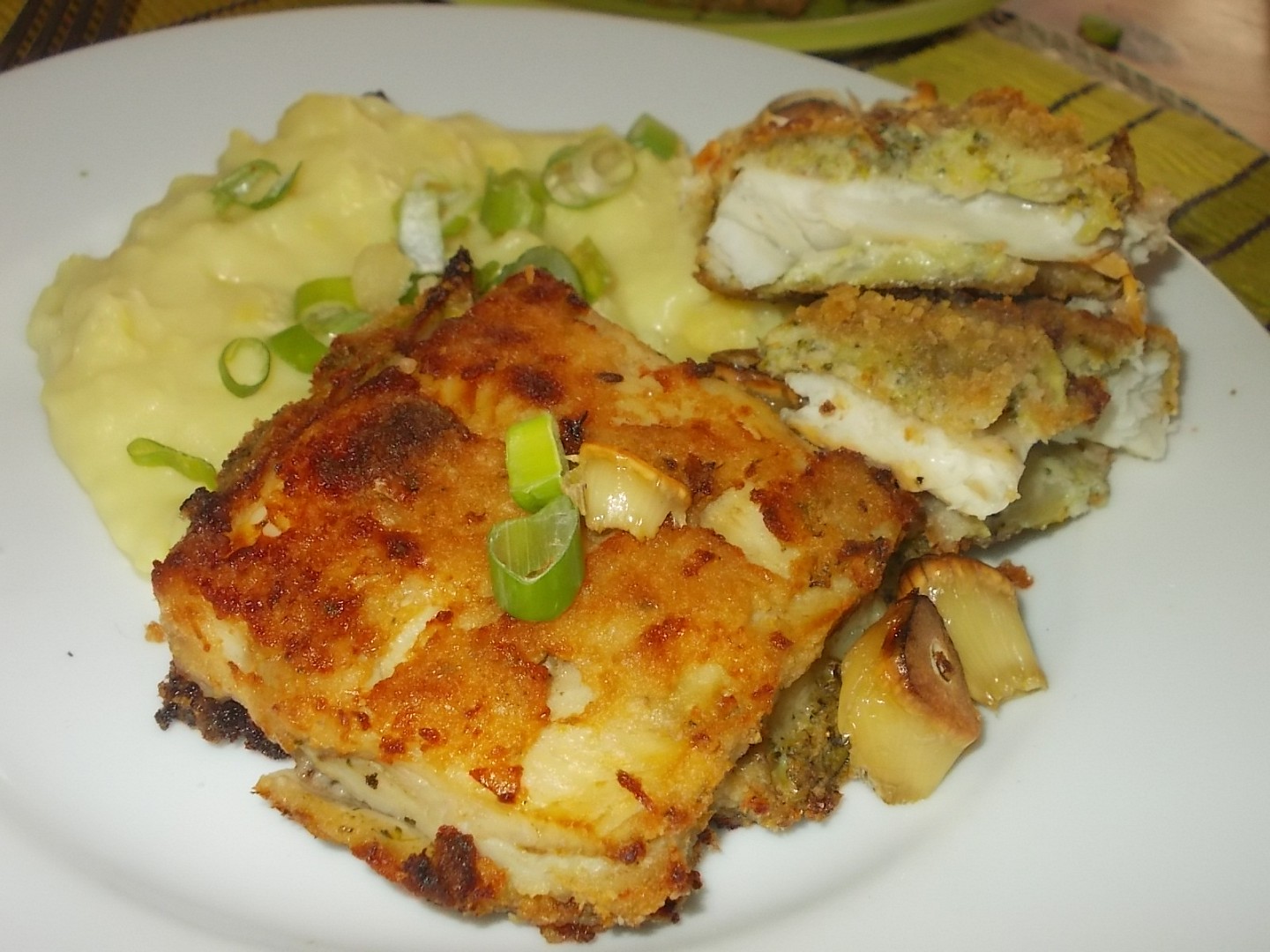 Smažený halibut v brokolicovém těstíčku s česnekovou kaší_5ff90d379623c.jpeg