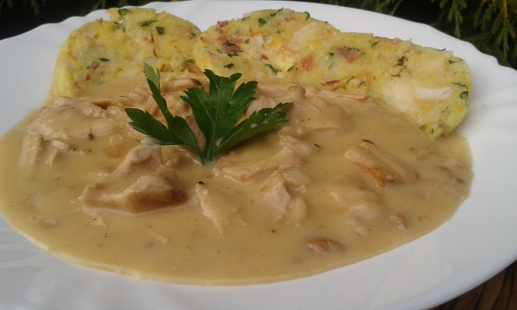 Smetanová omáčka s pečeným masem