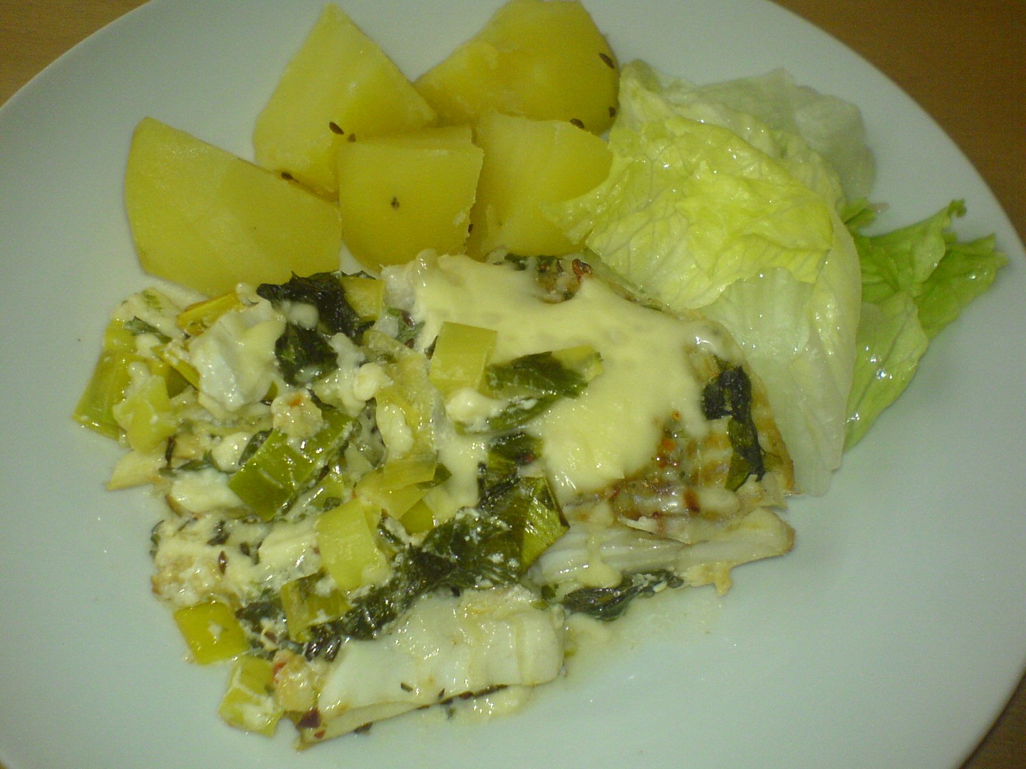 Smetanová treska na pórku a medvědím česneku se sýrovou peřinou