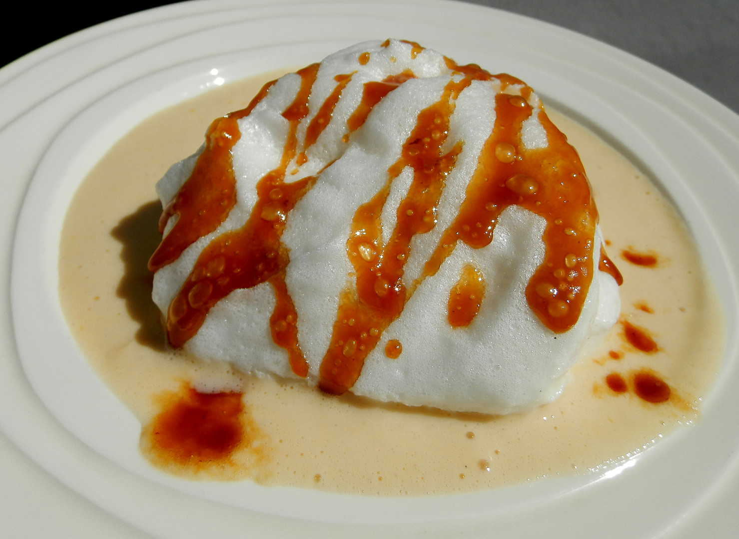 Sněhová peřinka v žloutkovém krému s karamelem_5ff717986427b.jpeg